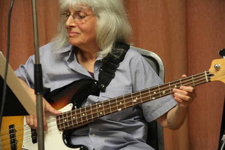 janet-bassist